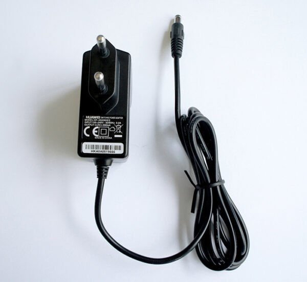 00104-A.jpg Мрежов адаптер стабилизиран с букса 5,5х2,1 5V 1A 5W