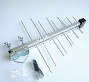 Логопериодична дълга външна антена AP1345 с усилвател UHF