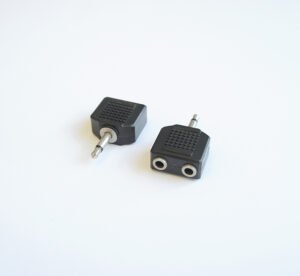 Букса преходна MONO 3,5mm JACK(м)/2x3,5mm JACK(ж)