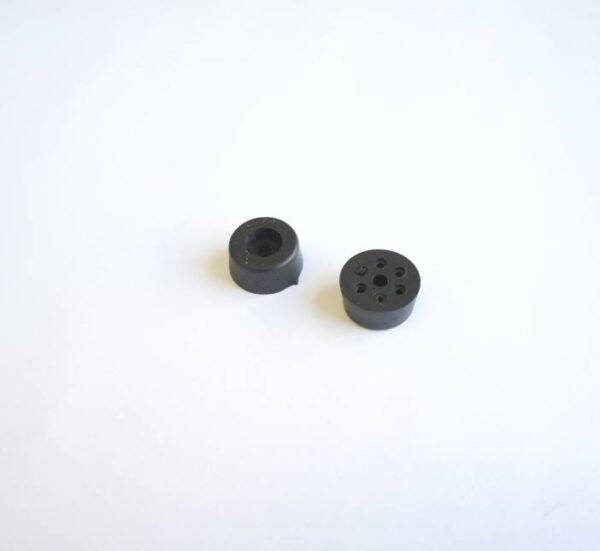 05478-A.jpg Гумено краче, пета за тонколона, Ф16x10mm, Ф4mm