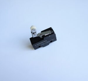 Ключ Z-15GW2277-B незадържащ с рамо 30mm и ролка НО черен 480V 15A