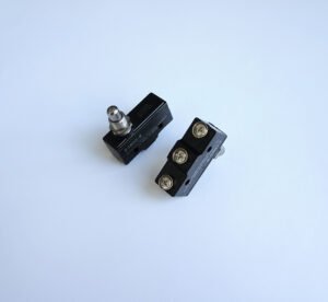 Ключ Z-15GQ-B незадържащ НО черен 480V 15A Ф12mm