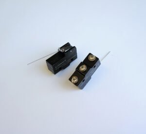 Ключ Z-15HW52-B незадържащ с рамо 60mm НО черен 480V 15A