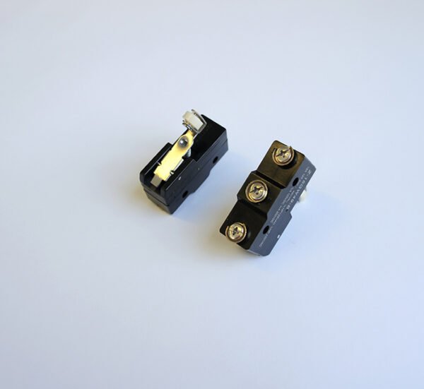 Ключ Z-15GW49-B незадържащ с рамо 30mm и ролка НО черен 480V 15A