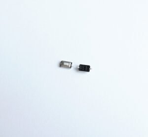 Малък, микро бутон 2pin 4,5x2x3mm незадържащ НО бял 12V 0,05A H=1mm