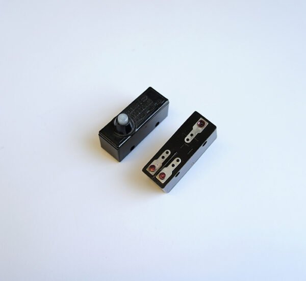 Ключ МП2102 незадържащ НО черен 660V 16A