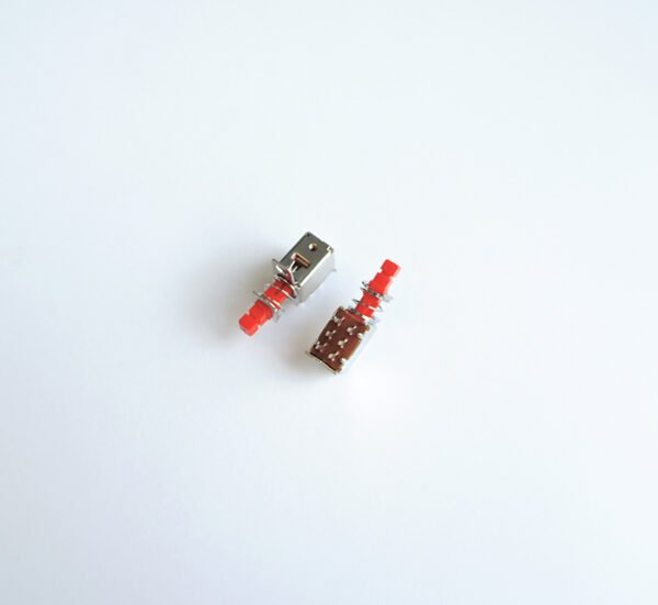 Малък ключ 6pin 25x8x8mm с 2 положения задържащ червен H=13mm