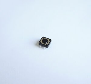 Малък бутон 4pin 12х12х4,3mm незадържащ НО черен 12V 0,05A H=1mm