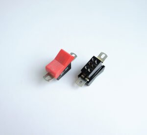 Български ключ, 6pin, 2 положения, червен/черен, 26x13mm