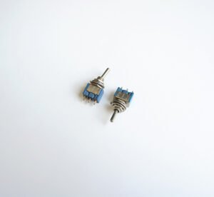 Ключ с лост 3pin и 3 положения син 250V 3A Ф6mm