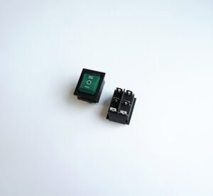 Kлюч, 6pin, 3 положения, светещ, зелен, 250V, 16A, 28x22mm