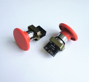 Бутон BR42 голям незадържащ НЗ червен 250V 10A 40x30mm