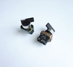 Ключ ротационен BJ41 с 2 положения незадържащ НО/НЗ черен 250V 3A 40x30mm