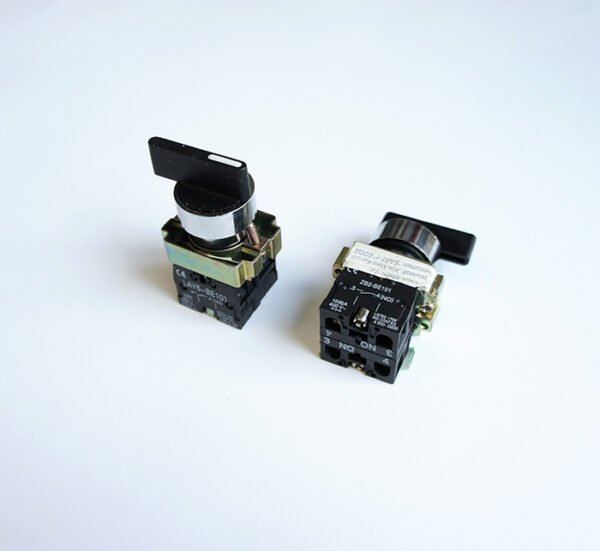 Ключ ротационен BJ53, 3 положения, незадържащ, 2НО, 250VAC, 10A, 40x30mm