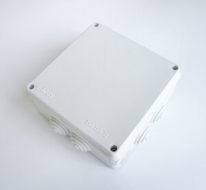 Разклонителна кутия 7ца за открит монтаж бяла 150x150x70mm