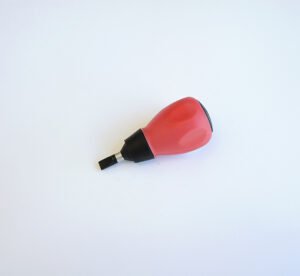 Отвертка кръстата червена с намагнитен връх 6x15mm