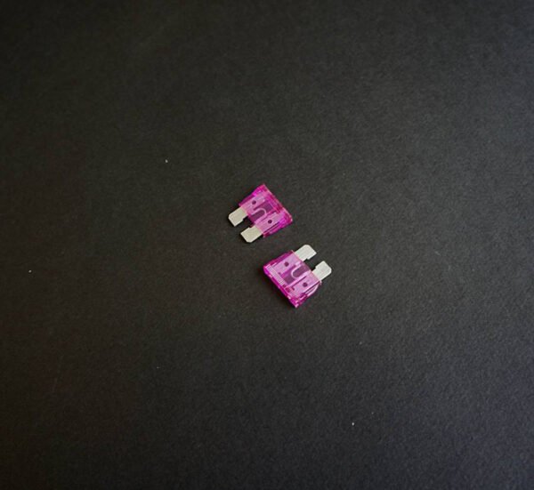 08269-A.jpg Автомобилен предпазител среден лилав 14x19mm 3A