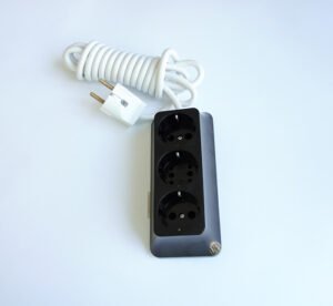 Български разклонител за контакт 3-ка черен 1,8m 220V 16A