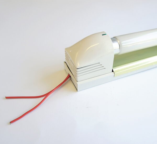 Осветително тяло открито за UV и луминисцентни лампи с цокъл T8 220V 1x18W 600mm