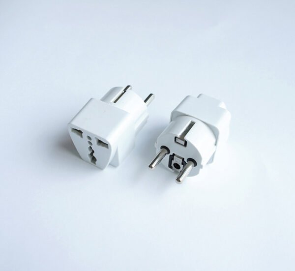 Преходник за български контакт "шуко" от английски щепсел, вход UK, изход EU, дълъг, бял, 220VAC, 10A