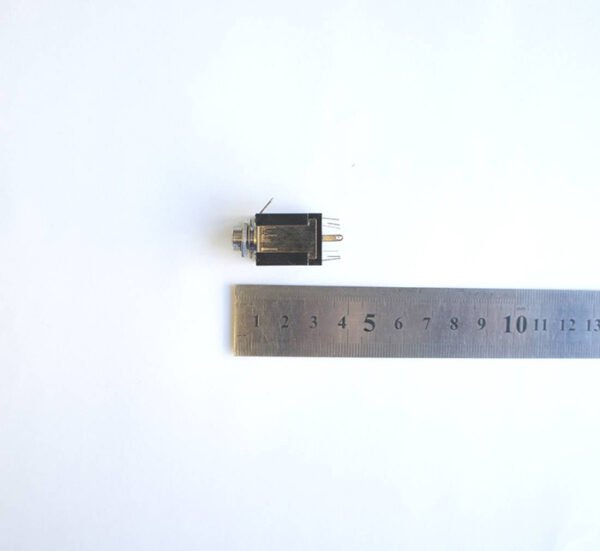 Букса за панелен монтаж 8pin с превключване черна STEREO 6,3mm JACK(ж)