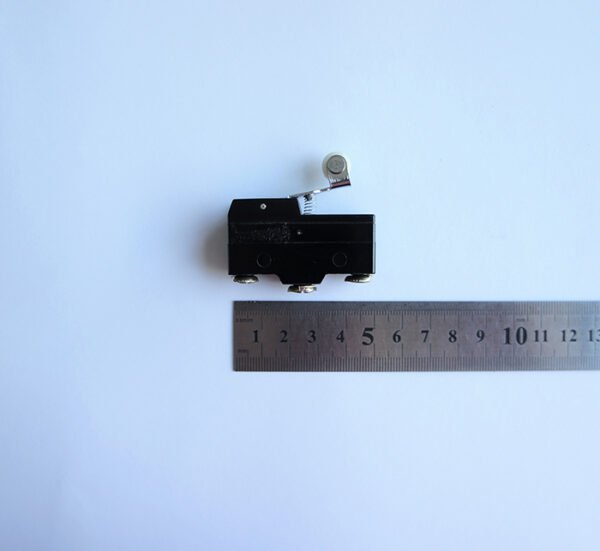 Ключ Z-15GW22-B незадържащ с рамо 30mm и ролка НО черен 480V 15A