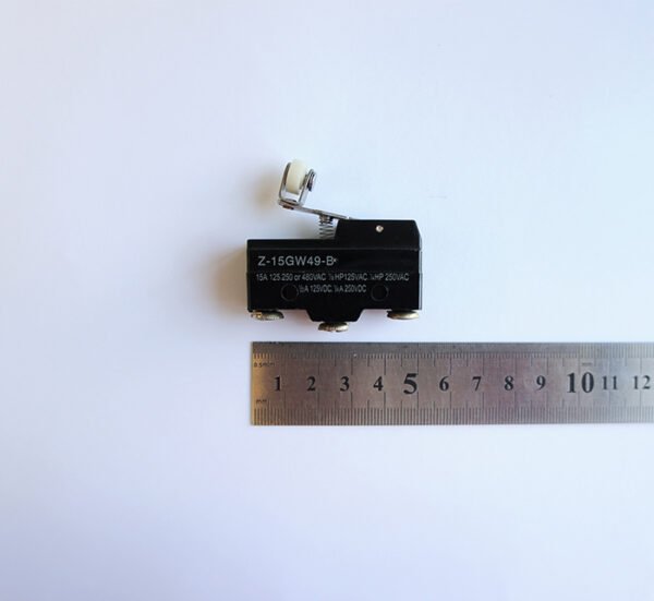 Ключ Z-15GW49-B незадържащ с рамо 30mm и ролка НО черен 480V 15A