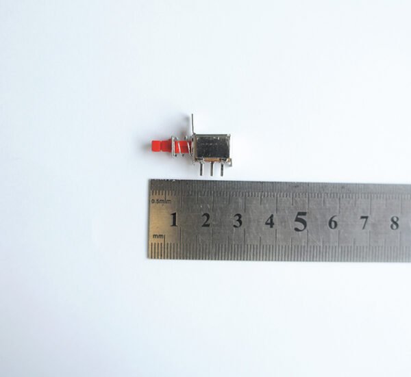 Малък ключ 6pin 25x8x8mm с 2 положения задържащ червен H=13mm