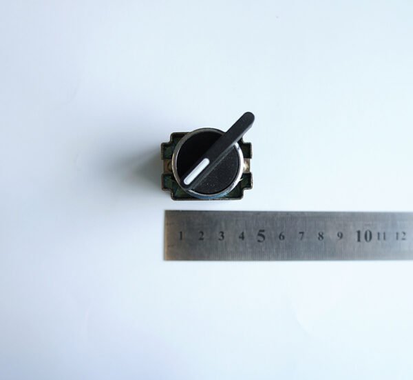 Ключ ротационен BJ45 с 2 положения незадържащ НО/НЗ черен 250V 3A 40x30mm