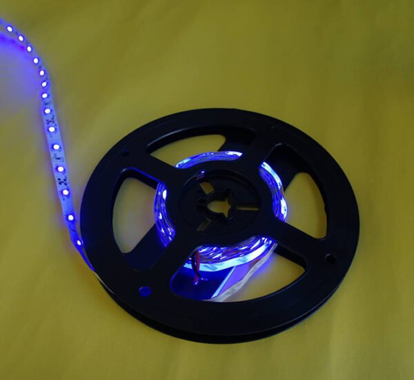 06829-B Светодиодна лента с 60 диода IP20 самозалепваща синя 12V 4,8W