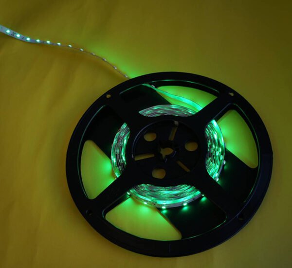 Светодиодна лента с 60 диода IP20 самозалепваща зелена 12V 4,8W