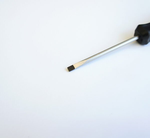 Отвертка права с намагнитен връх 4x75mm