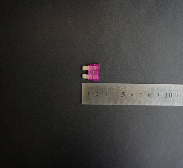 08269-B Автомобилен предпазител среден лилав 14x19mm 3A