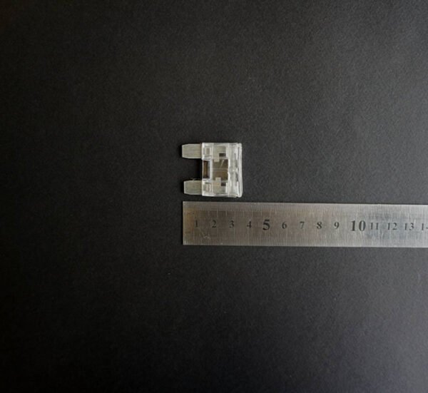 Автомобилен предпазител голям бял 28x33mm 80A
