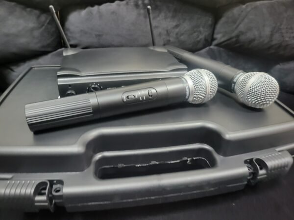 Два безжични микрофона с приемник SM58 Vocal artist Uhf в куфарче