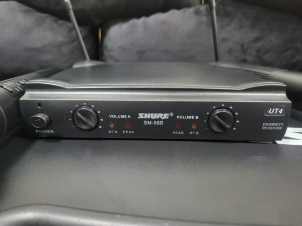 Два безжични микрофона с приемник SM58 Vocal artist Uhf в куфарче