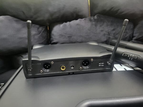 Два безжични микрофона с приемник SM58 Vocal artist Uhf в куфарче