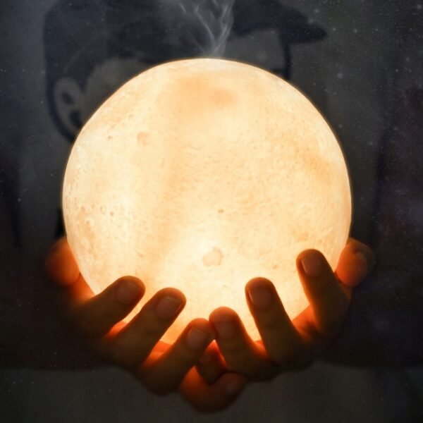 Арома дифузер с LED лампа - с формата на луна