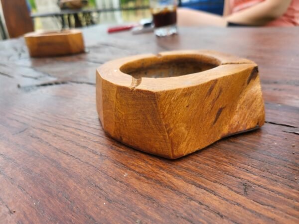 Дървен пепелник, ръчно изработен