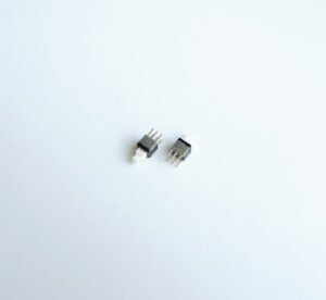 Малък ключ 6pin 10x6x6mm с 2 положения задържащ бял H=5mm