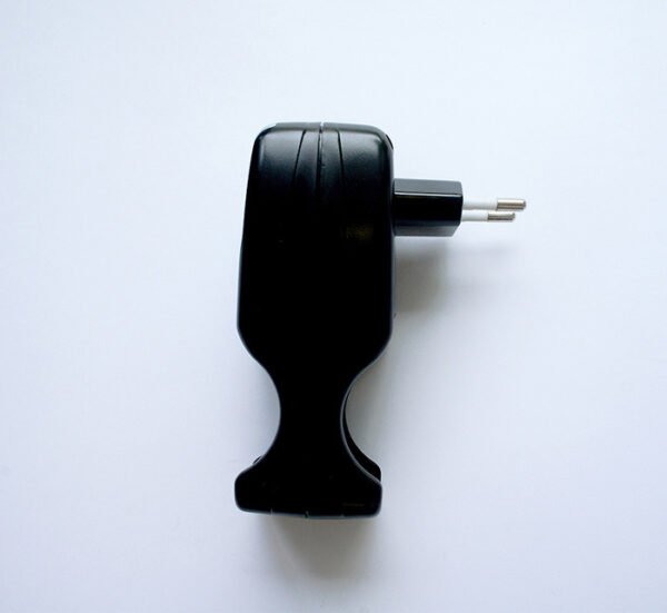 Мрежово зарядно V-6833 за акумулаторни батерии AA (R06) / AAA (R03)